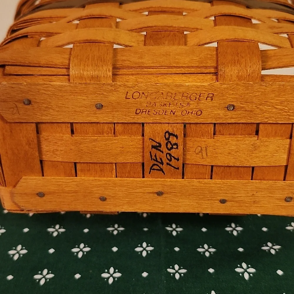 Longaberger 1989 Holiday Memory Basket